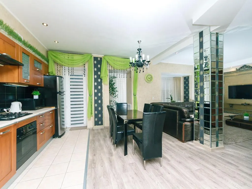 Apartment On Kostyolna Street 10 Kiev