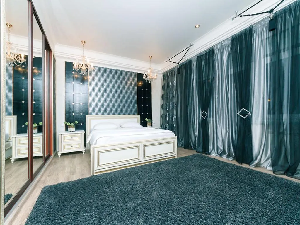 كييف Apartment On Kostyolna Street 10