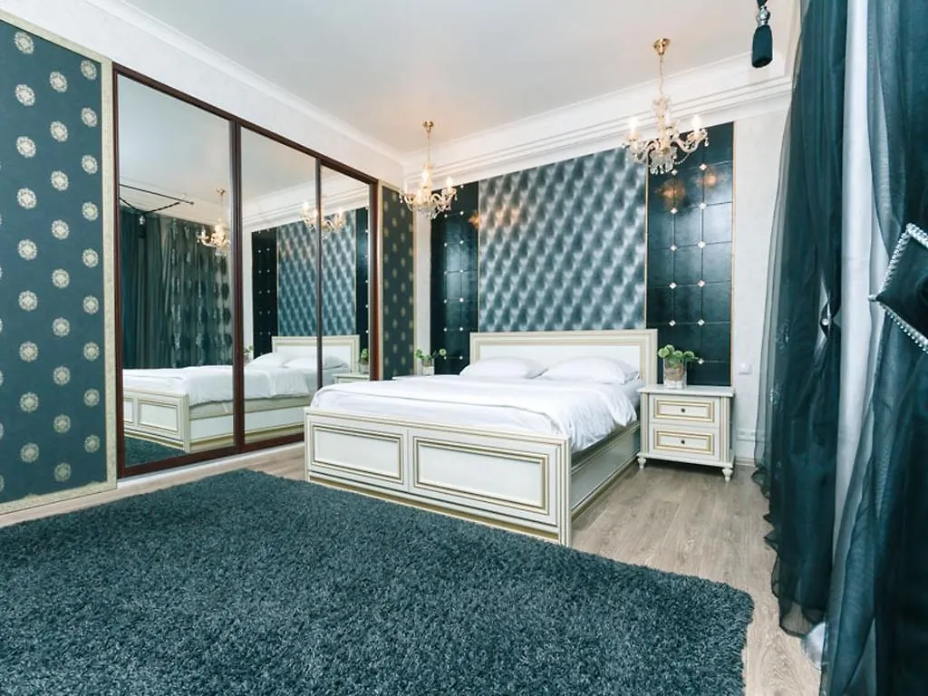 كييف Apartment On Kostyolna Street 10