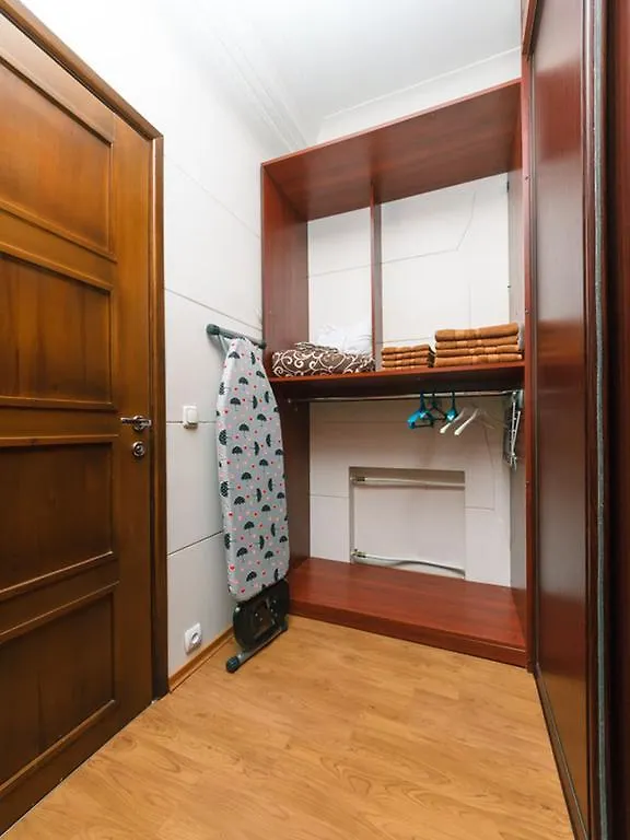كييف Apartment On Kostyolna Street 10
