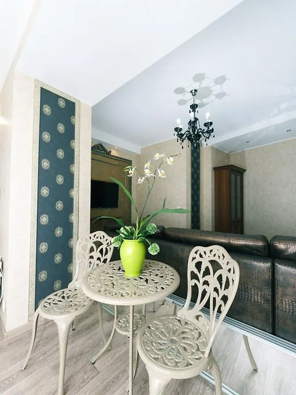 كييف Apartment On Kostyolna Street 10