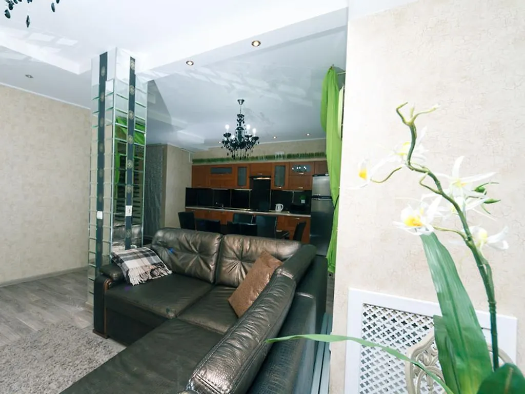 كييف Apartment On Kostyolna Street 10