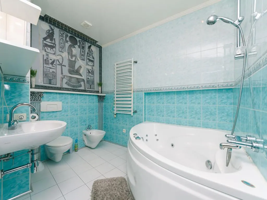 كييف Apartment On Kostyolna Street 10